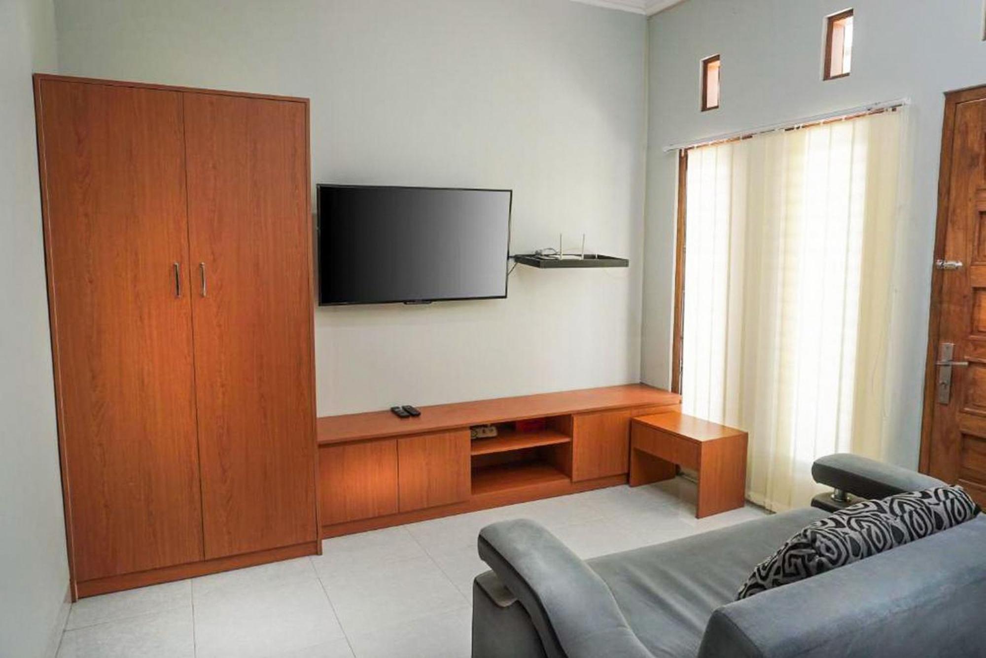 מלון Omah Leren Mitra Reddoorz Near Gembiraloka Zoo יוגיאקרטה מראה חיצוני תמונה